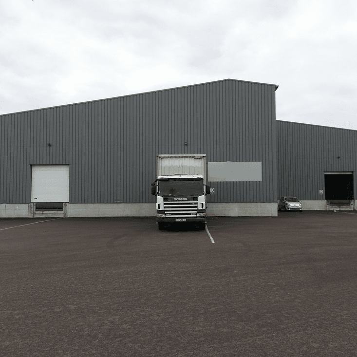 Camion de Global Stockage en train de charger